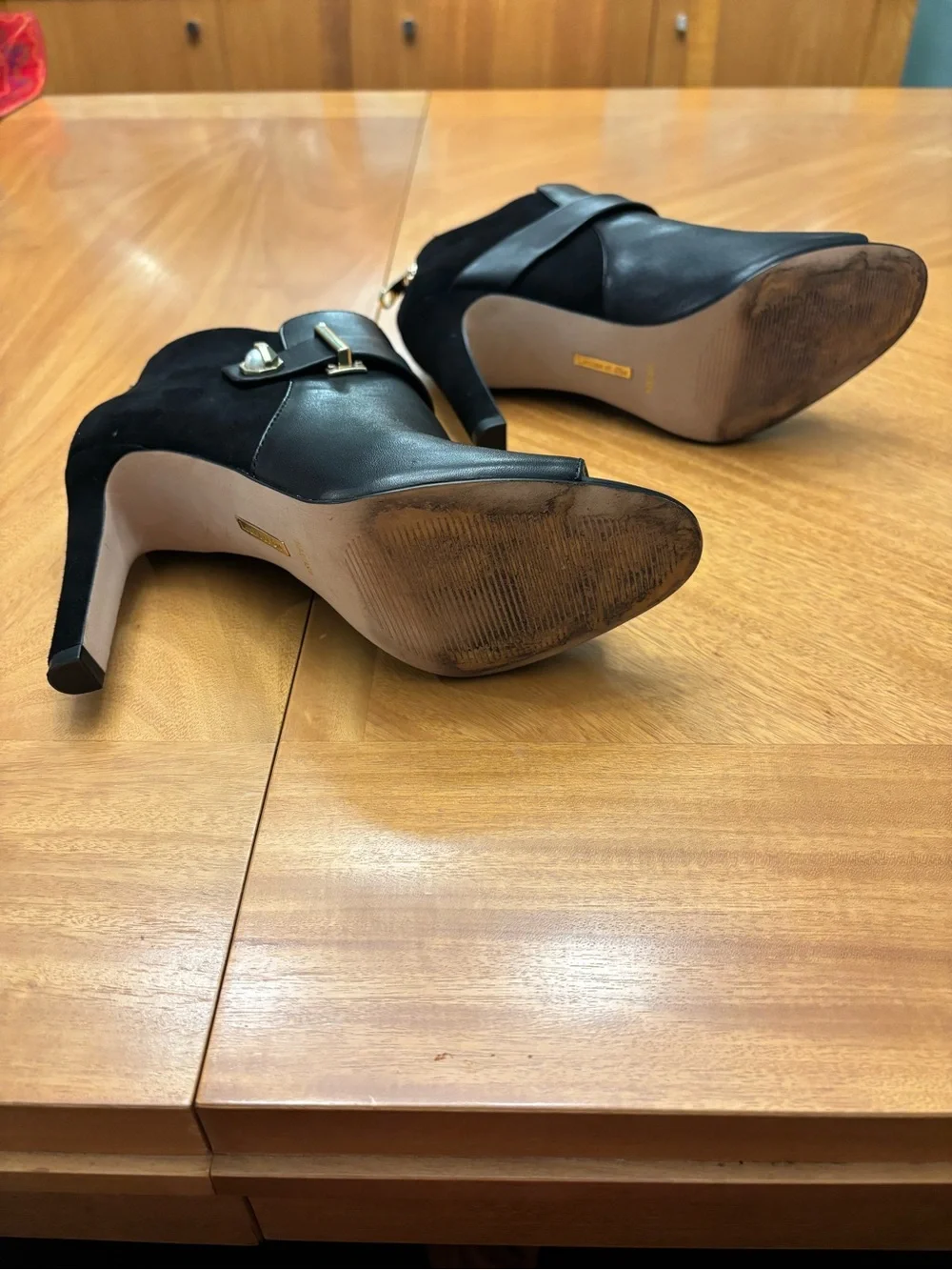 Louise Et Cie Women’s Lander Black Peep-Toe Ankle Boots With Gold Accent Size 8